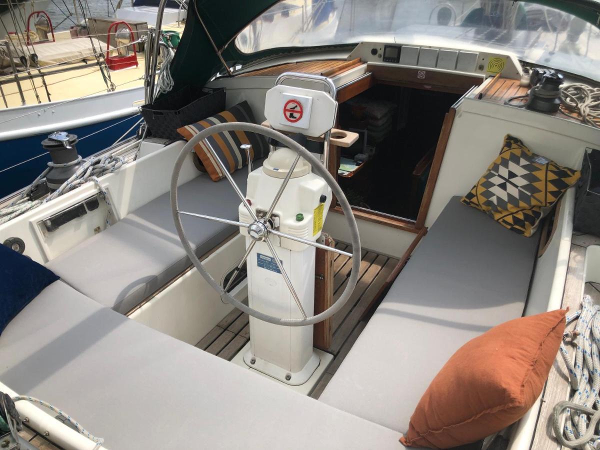 From September Lyra On The Go To Suriname Till 1 April 2026 Joint Captain Casey 梅代姆里克 外观 照片