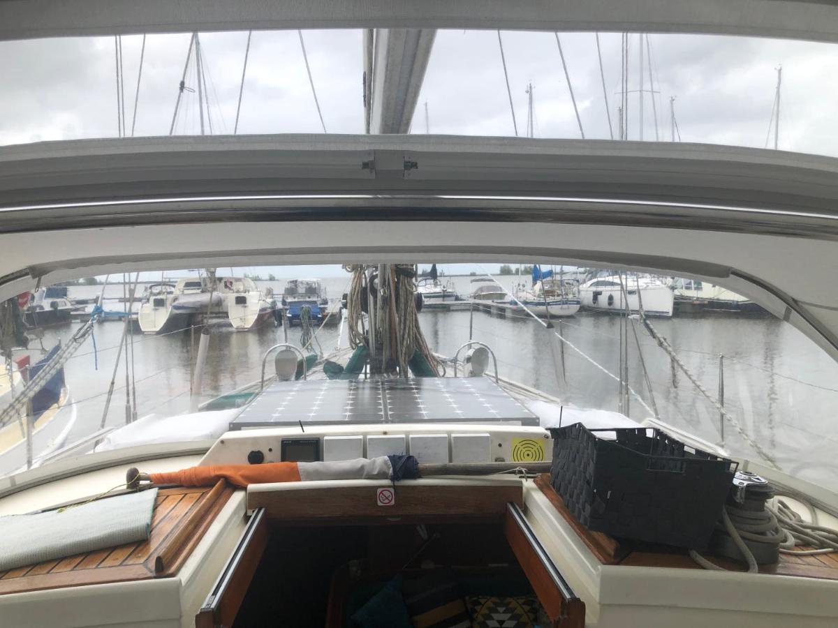From September Lyra On The Go To Suriname Till 1 April 2026 Joint Captain Casey 梅代姆里克 外观 照片