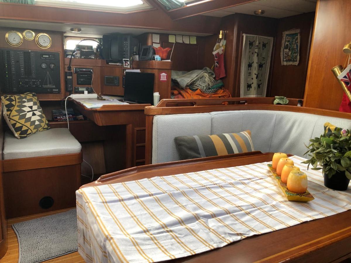 From September Lyra On The Go To Suriname Till 1 April 2026 Joint Captain Casey 梅代姆里克 外观 照片