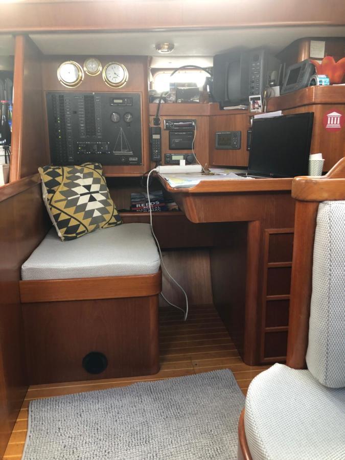 From September Lyra On The Go To Suriname Till 1 April 2026 Joint Captain Casey 梅代姆里克 外观 照片