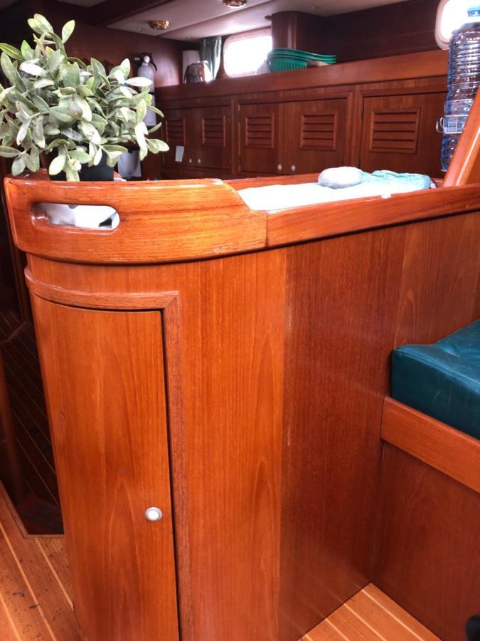From September Lyra On The Go To Suriname Till 1 April 2026 Joint Captain Casey 梅代姆里克 外观 照片