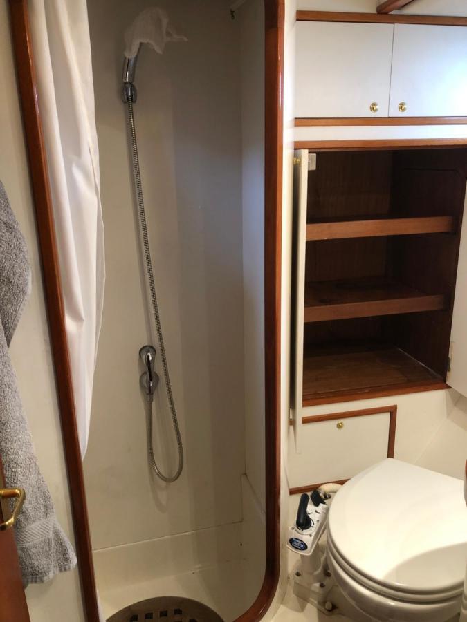 From September Lyra On The Go To Suriname Till 1 April 2026 Joint Captain Casey 梅代姆里克 外观 照片